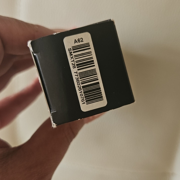 MAC Studio Radiance Sheer Foundation A62 - Picture 3 of 3